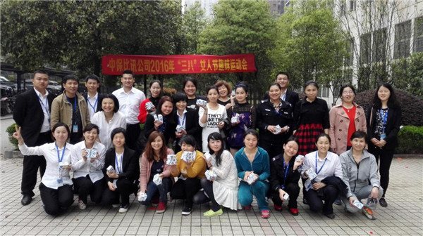 1524810724196316.jpg 各位裁判及得獎的運動員代表合影.jpg