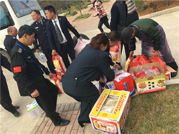 1524811883496122.jpg 給敬老院的老人們準(zhǔn)備的食物.jpg