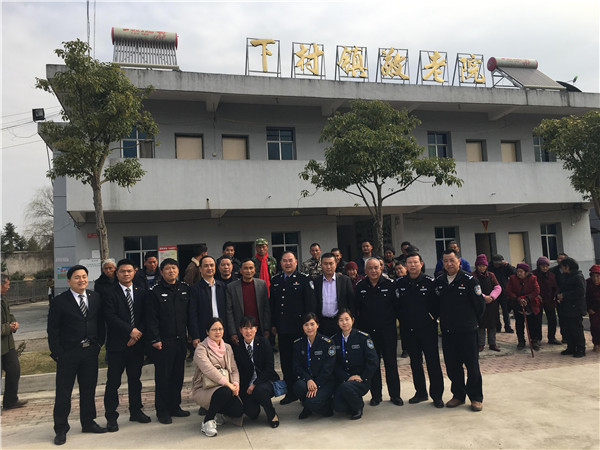 1524811913525303.jpg 慰問敬老院合影.jpg